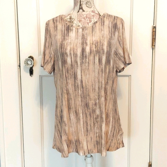 LISA RINNA TOP - Picture 2 of 9